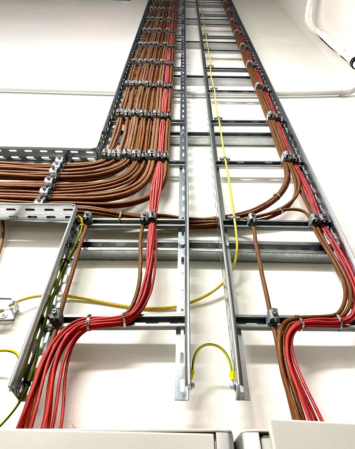 elektro montaze reps ustredna ezs protipozarni ustredna slaboproud rozvody brno prumyslove elektroinstalace zlin nemocnice